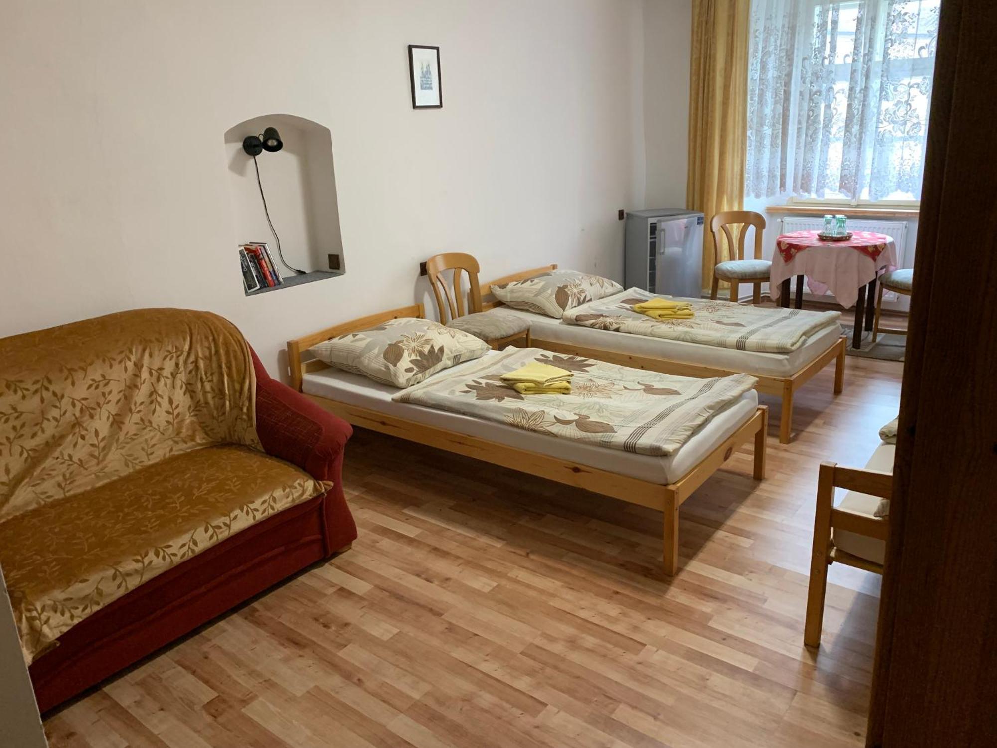 Restaurace A Penzion Podloubi Opočno 外观 照片