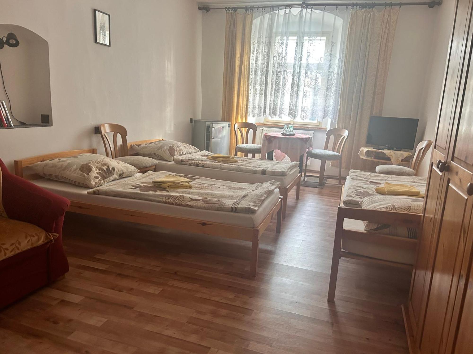 Restaurace A Penzion Podloubi Opočno 外观 照片