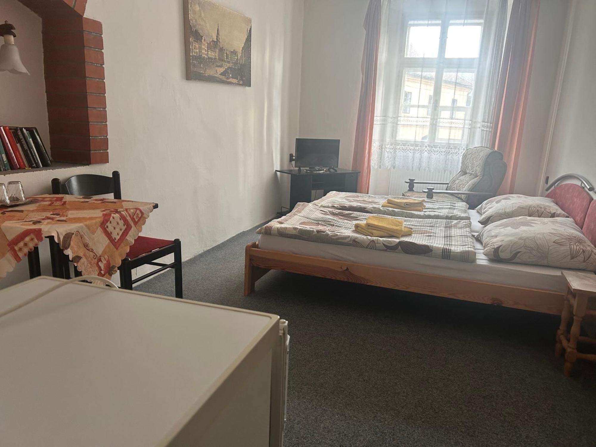 Restaurace A Penzion Podloubi Opočno 外观 照片