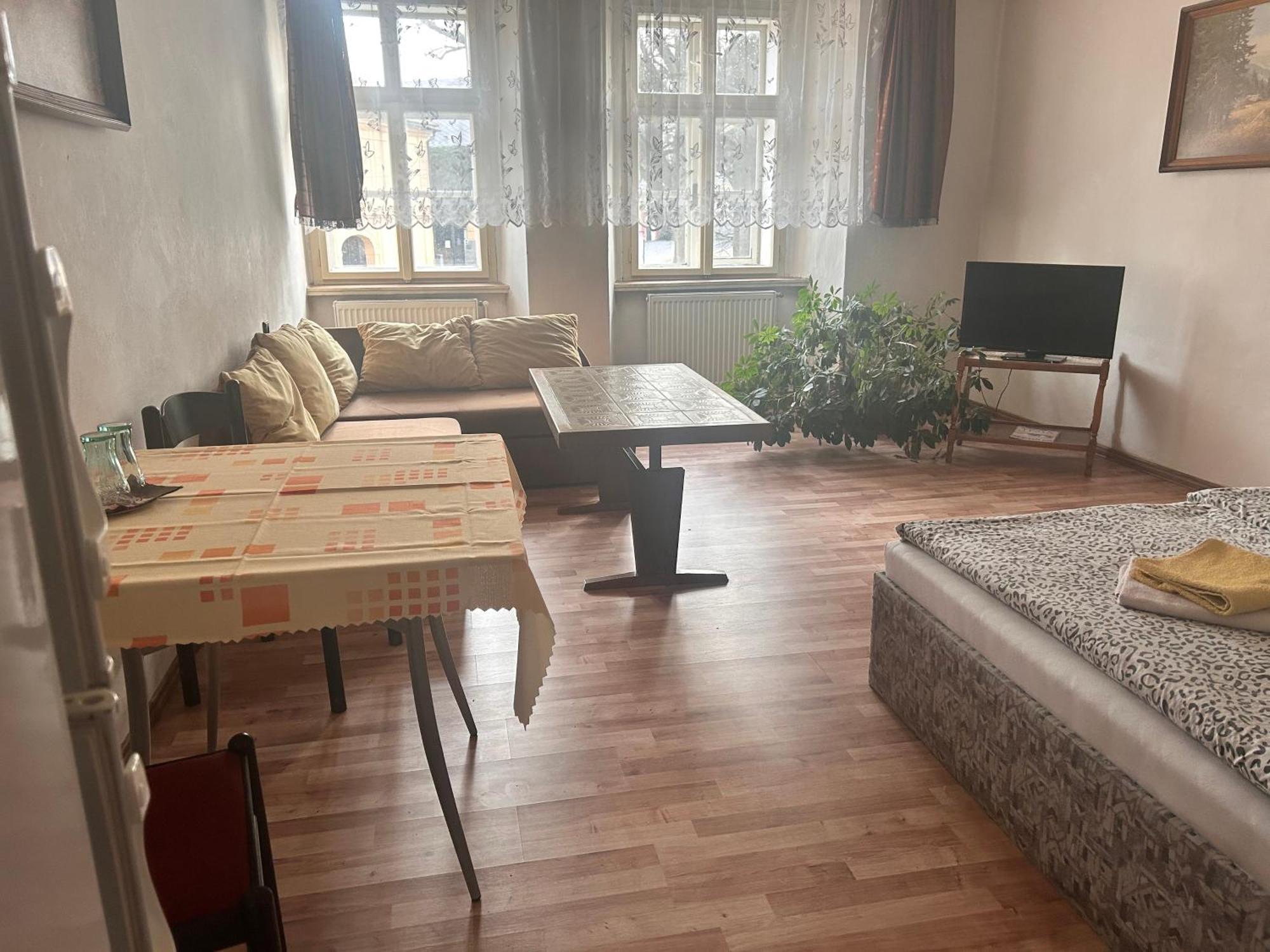 Restaurace A Penzion Podloubi Opočno 外观 照片