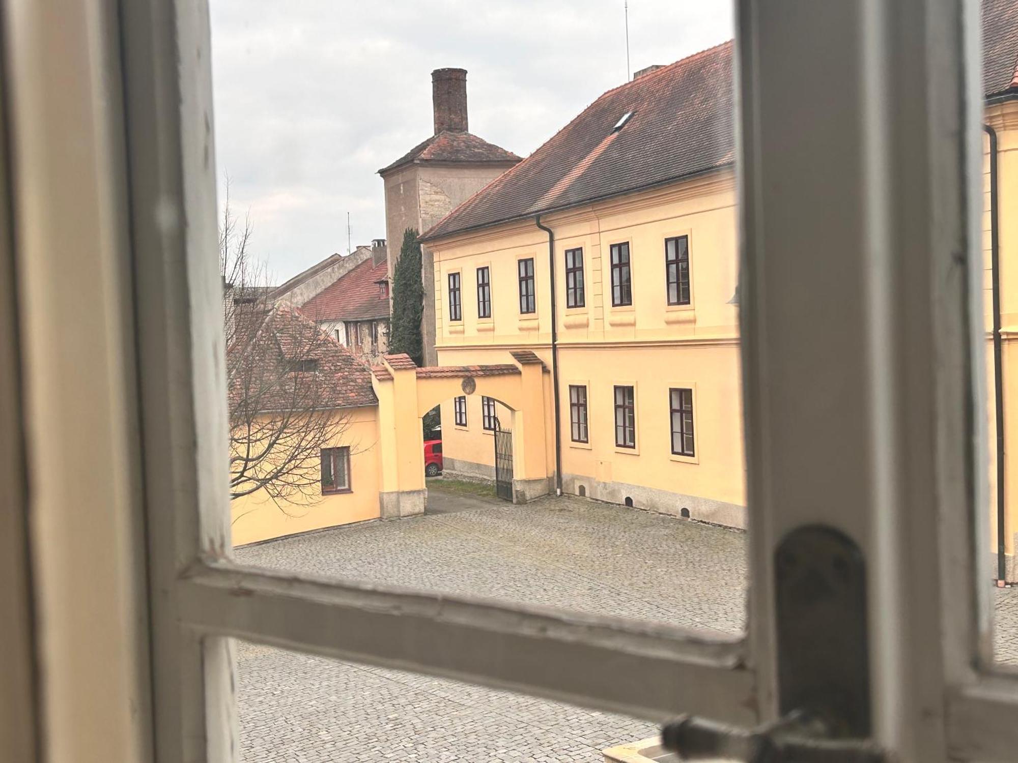 Restaurace A Penzion Podloubi Opočno 外观 照片