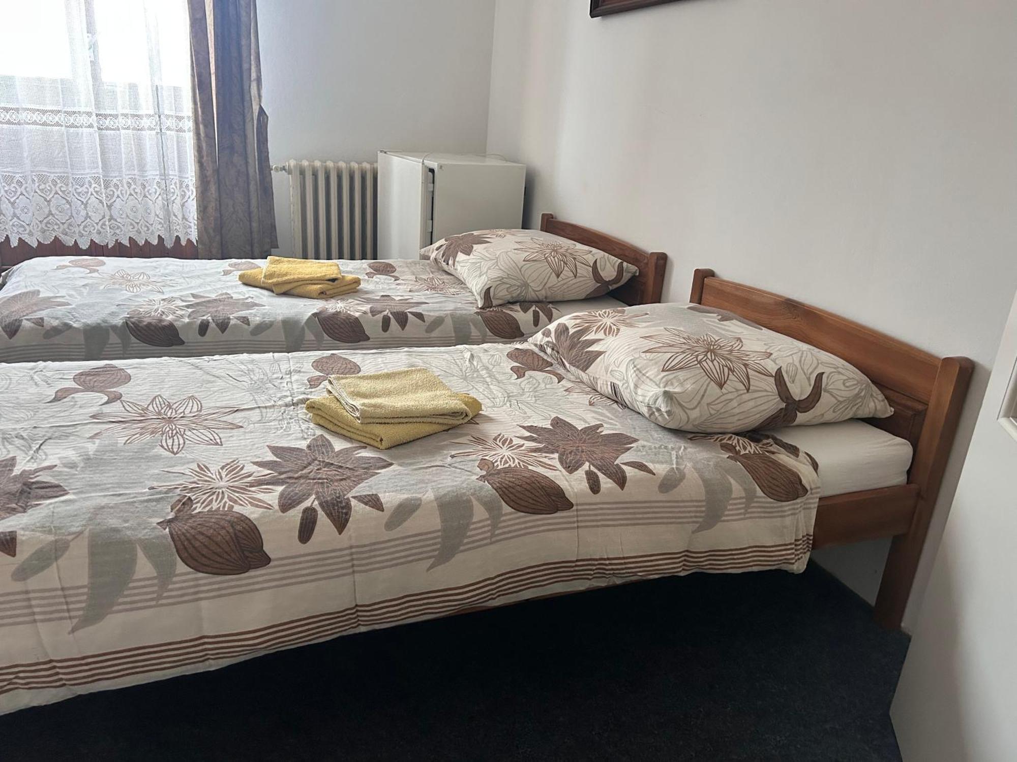Restaurace A Penzion Podloubi Opočno 外观 照片